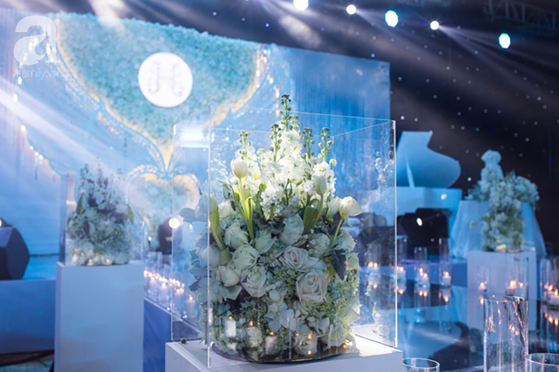 Đám cưới có 1-0-2 sang chảnh hết nấc: Sân khấu lộng lẫy, khách mời đa quốc gia, hoa tươi nhập khẩu tinh tế